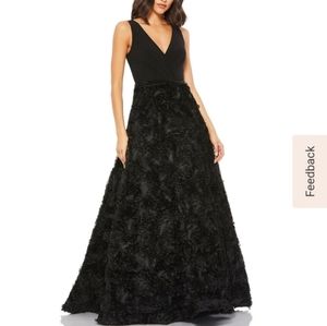 Mac Duggal  Black V-Neck Gown with a gorgeous flower detail w/ beaded waist sz 4